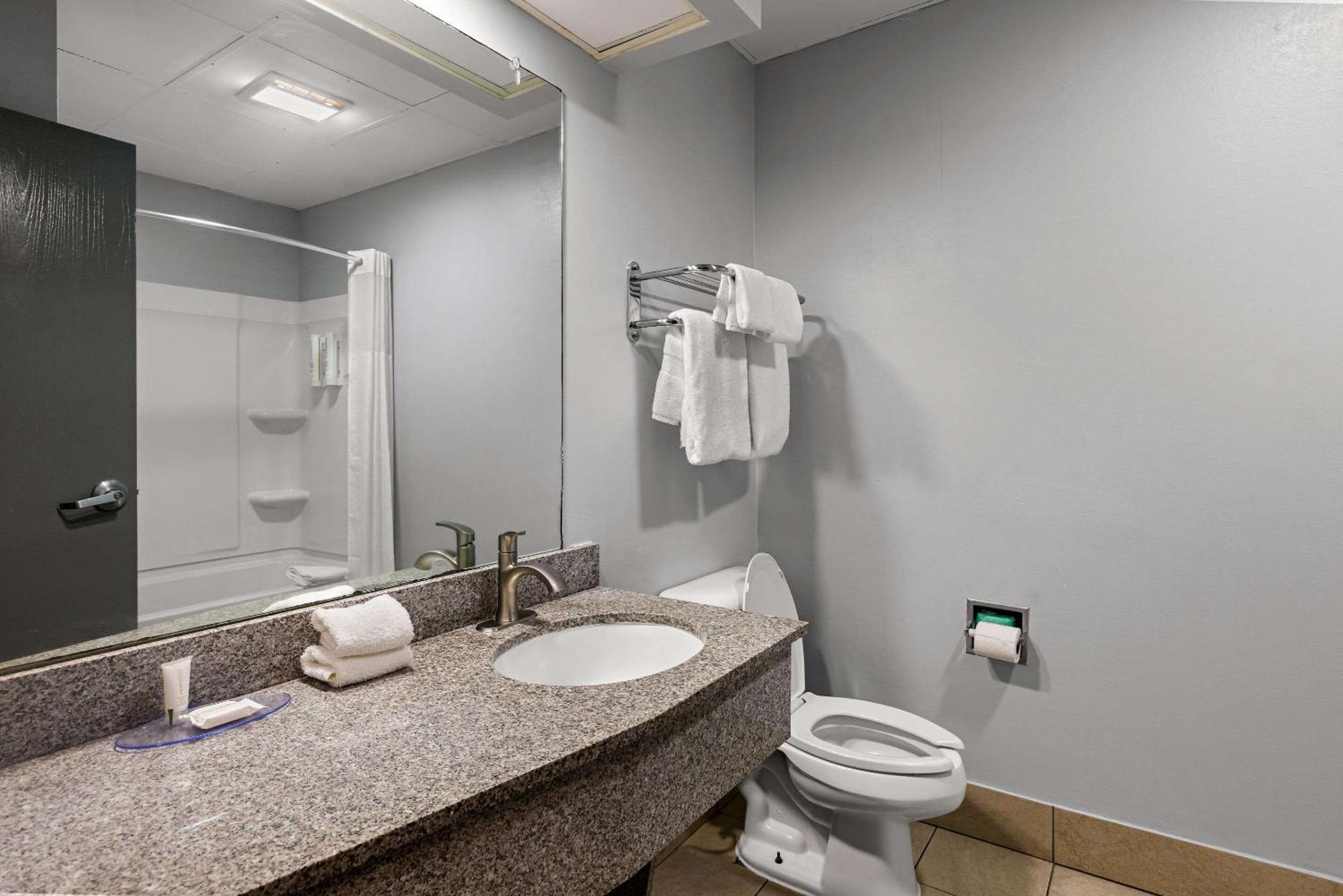 Clarion Pointe Hinesville Near Fort Stewart Exterior foto